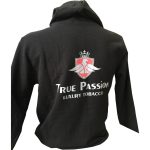 Sweatshirt imalatı ile üretilen kapüşonlu sweatshirt, kanguru cepli yapısı sayesinde baskılı sweatshirt imalatı ve etkinlik sweatshirt imalatı için ideal kullanım sunar